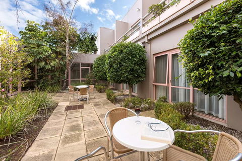 Kimberley Gardens Hotel, Serviced Apts - Tourism Hervey Bay 0