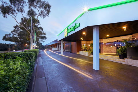 Holiday Inn Warwick Farm - Hervey Bay Accommodation 0