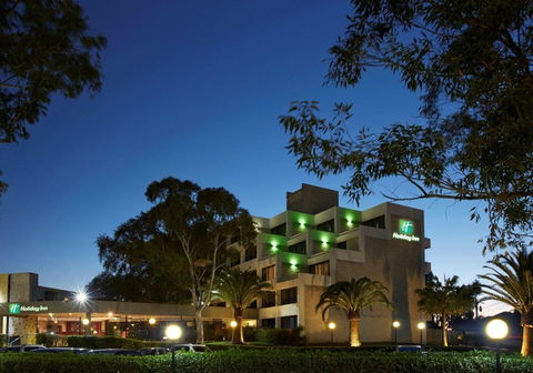 Holiday Inn Warwick Farm - Hervey Bay Accommodation 1