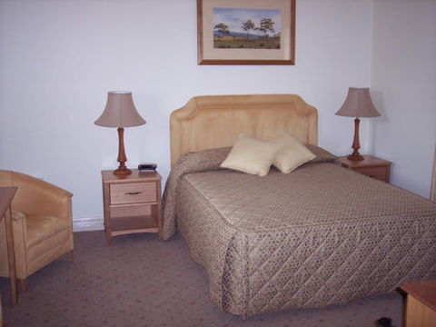 Ross Motel & Caravan Park - Hervey Bay Accommodation 1
