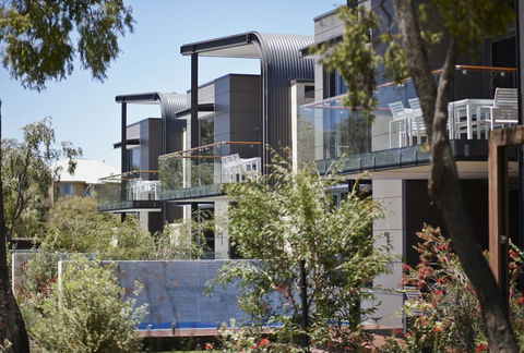 Aqua Resort - Tourism Hervey Bay 0
