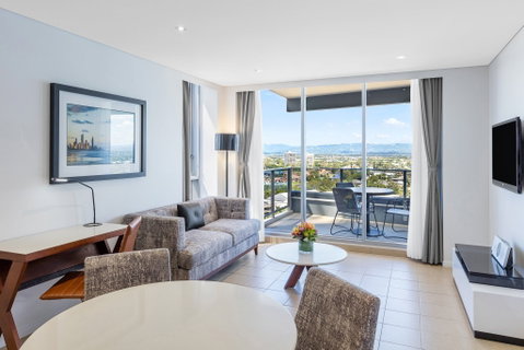 Meriton Suites Broadbeach - Hervey Bay Accommodation 2