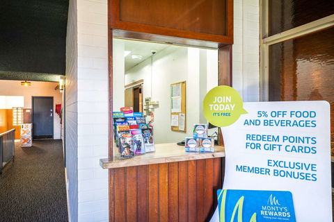 Chardons Corner Hotel - Tourism Hervey Bay 1