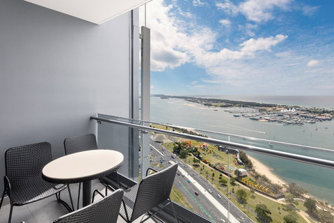 Meriton Suites Southport - Tourism Hervey Bay 0
