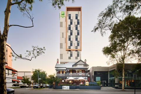 Holiday Inn West Perth - Tourism Hervey Bay 1