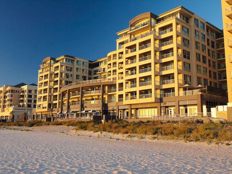 Oaks Pier Plaza - Tourism Hervey Bay 0