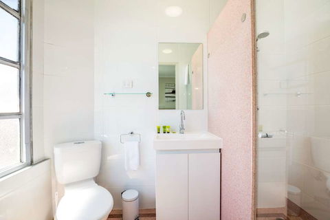 Nightcap At Finsbury Hotel - Hervey Bay Accommodation 2