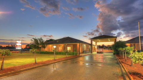 Bushmans Motor Inn - Hervey Bay Accommodation 1