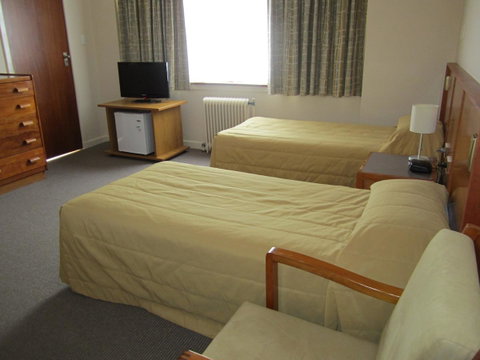 University House - ANU - Hervey Bay Accommodation 3
