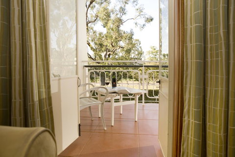 University House - ANU - Hervey Bay Accommodation 5