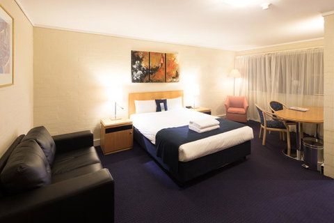 Ibis Styles Canberra - Hervey Bay Accommodation 3