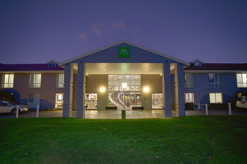 Ibis Styles Canberra - Hervey Bay Accommodation 5