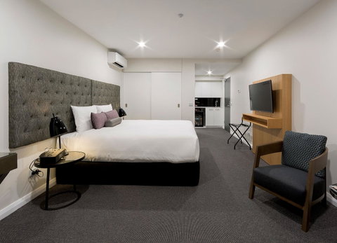 Avenue Hotel Canberra - Hervey Bay Accommodation 3