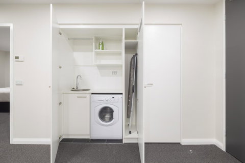 Avenue Hotel Canberra - Hervey Bay Accommodation 26