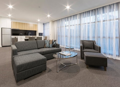 Avenue Hotel Canberra - Hervey Bay Accommodation 8