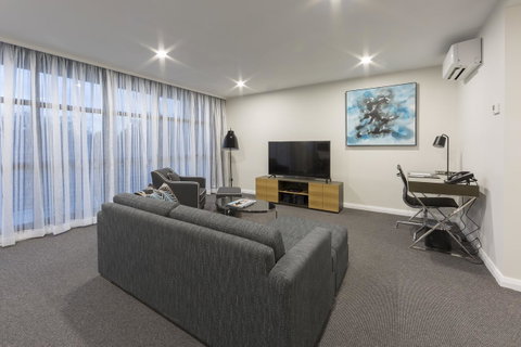 Avenue Hotel Canberra - Hervey Bay Accommodation 27