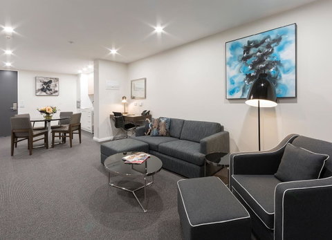 Avenue Hotel Canberra - Hervey Bay Accommodation 2