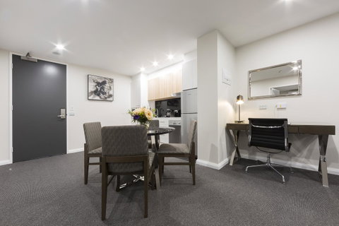Avenue Hotel Canberra - Hervey Bay Accommodation 31