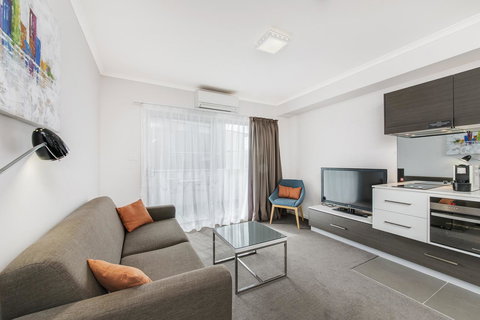 Abode Tuggeranong - Hervey Bay Accommodation 5