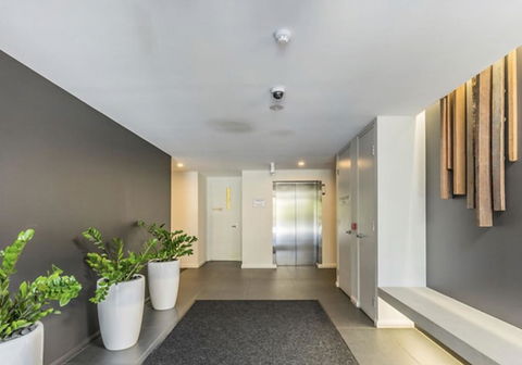 Modern Executive Apt@Barton*1BR*WiFi*Gym*Secure Parking*Canberra - Hervey Bay Accommodation 16
