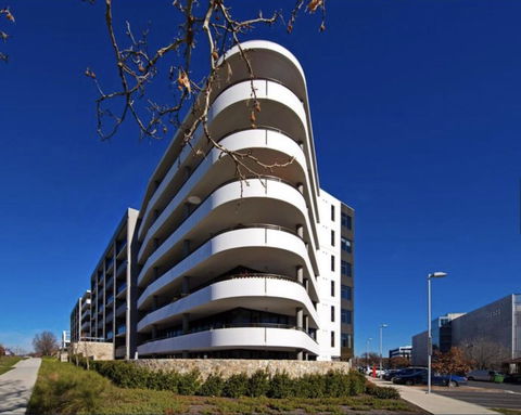 Modern Executive Apt@Barton*1BR*WiFi*Gym*Secure Parking*Canberra - Hervey Bay Accommodation 22