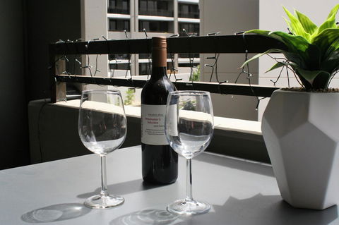 Modern Executive Apt@Barton*1BR*WiFi*Gym*Secure Parking*Canberra - Hervey Bay Accommodation 9