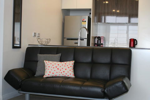 Modern Executive Apt@Barton*1BR*WiFi*Gym*Secure Parking*Canberra - Hervey Bay Accommodation 10