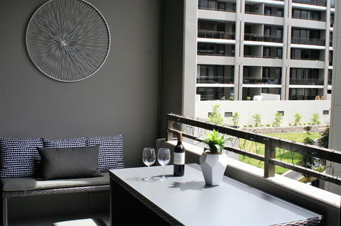 Modern Executive Apt@Barton*1BR*WiFi*Gym*Secure Parking*Canberra - Hervey Bay Accommodation 2