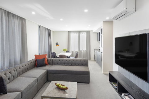 Deco Hotel Canberra - Hervey Bay Accommodation 9