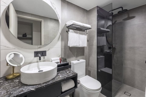 Deco Hotel Canberra - Hervey Bay Accommodation 6