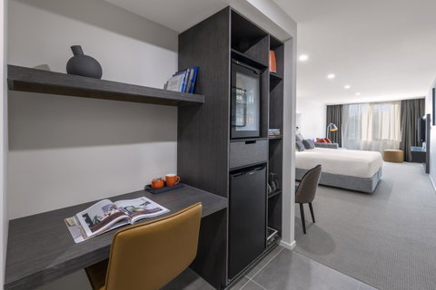 Deco Hotel Canberra - Hervey Bay Accommodation 7