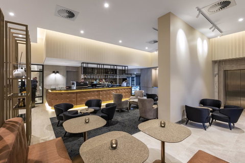 Deco Hotel Canberra - Hervey Bay Accommodation 3