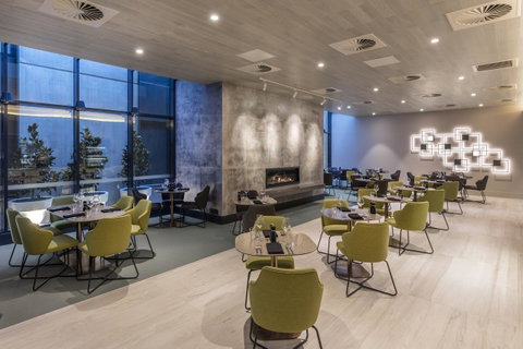 Deco Hotel Canberra - Hervey Bay Accommodation 1