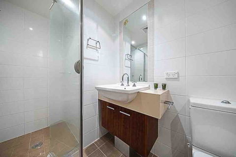 Spacious 1BR Stylish New Acton Apartment +Parking - Hervey Bay Accommodation 17