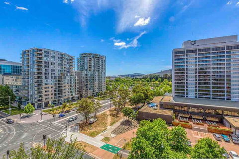 Spacious 1BR Stylish New Acton Apartment +Parking - Hervey Bay Accommodation 18