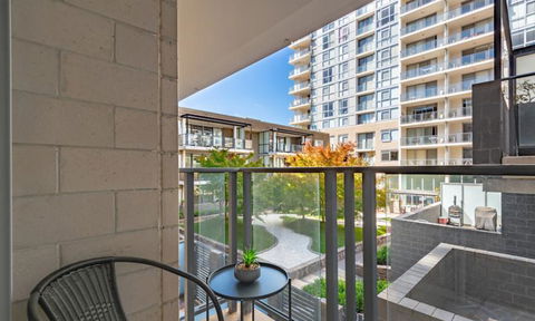 Spacious 1BR Stylish New Acton Apartment +Parking - Hervey Bay Accommodation 6