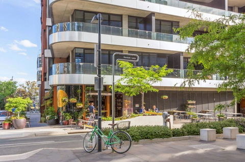 Spacious 1BR Stylish New Acton Apartment +Parking - Hervey Bay Accommodation 11