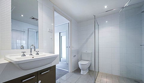 Spacious 1BR Stylish New Acton Apartment +Parking - Hervey Bay Accommodation 3