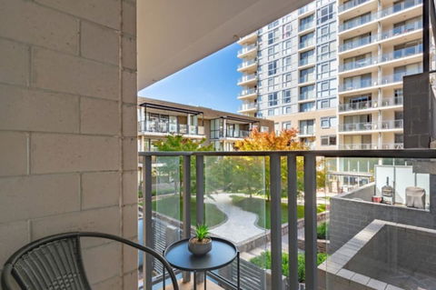 Spacious 1BR Stylish New Acton Apartment +Parking - Hervey Bay Accommodation 23
