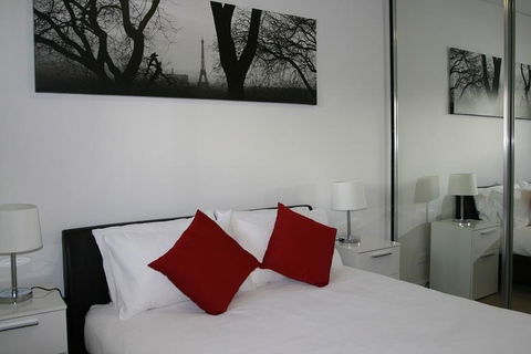 Apartments In Canberra - Tourism Hervey Bay 1