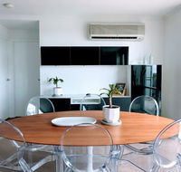 Staying Places - The Avenue - Hervey Bay Accommodation