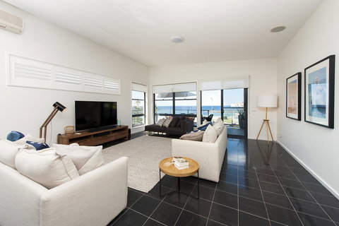 Mollymook Beachfront Penthouse 9 - Hervey Bay Accommodation 1