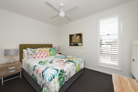 Mollymook Beachfront Penthouse 9 - Hervey Bay Accommodation 2