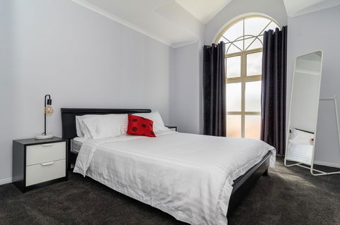 Port Adelaide Harbourside House - Hervey Bay Accommodation 8