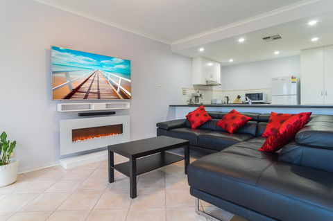Port Adelaide Harbourside House - Hervey Bay Accommodation 3