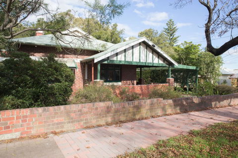 Cowan Street Bungalow - Hervey Bay Accommodation 13
