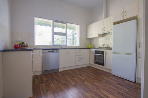 Cowan Street Bungalow - Hervey Bay Accommodation 11