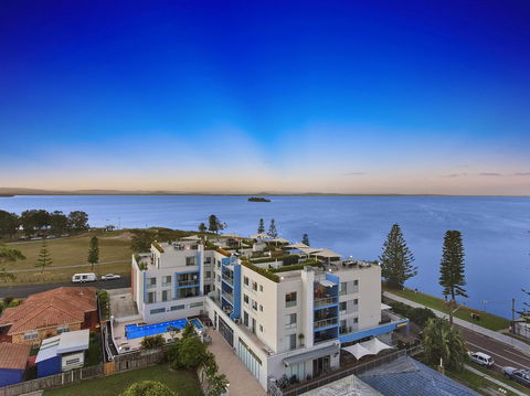 Lakeside Waterfront Apartment The Entrance - Tourism Hervey Bay 16
