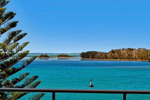 Lakeside Waterfront Apartment The Entrance - Tourism Hervey Bay 34