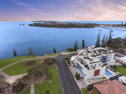 Lakeside Waterfront Apartment The Entrance - Tourism Hervey Bay 17